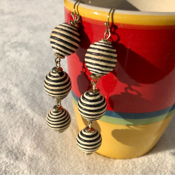 Triple ball earrings Pierced Dangly Striped Black & White - Picture 6 of 7